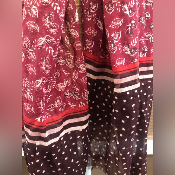 LOFT burgundy patterned scarf - Picture 2 of 3